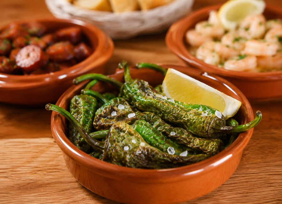 3 španělské tapas: krevety, chorizo a Padrón