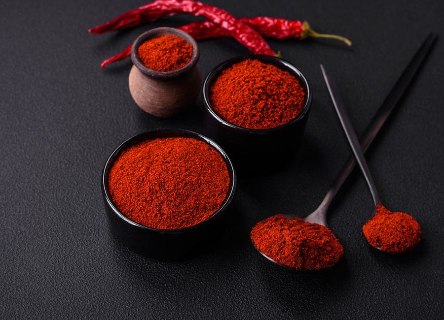Červený španělský pimentón a sušené chilli pro kouřovou a pikantní chuť