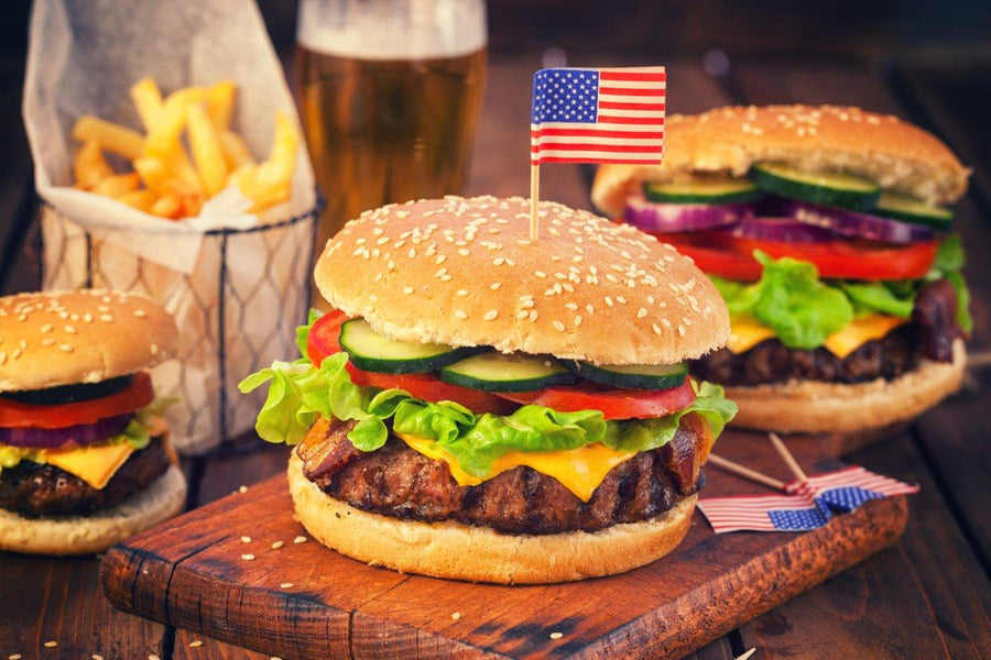 Americký grilovaný hamburger s domácí houskou