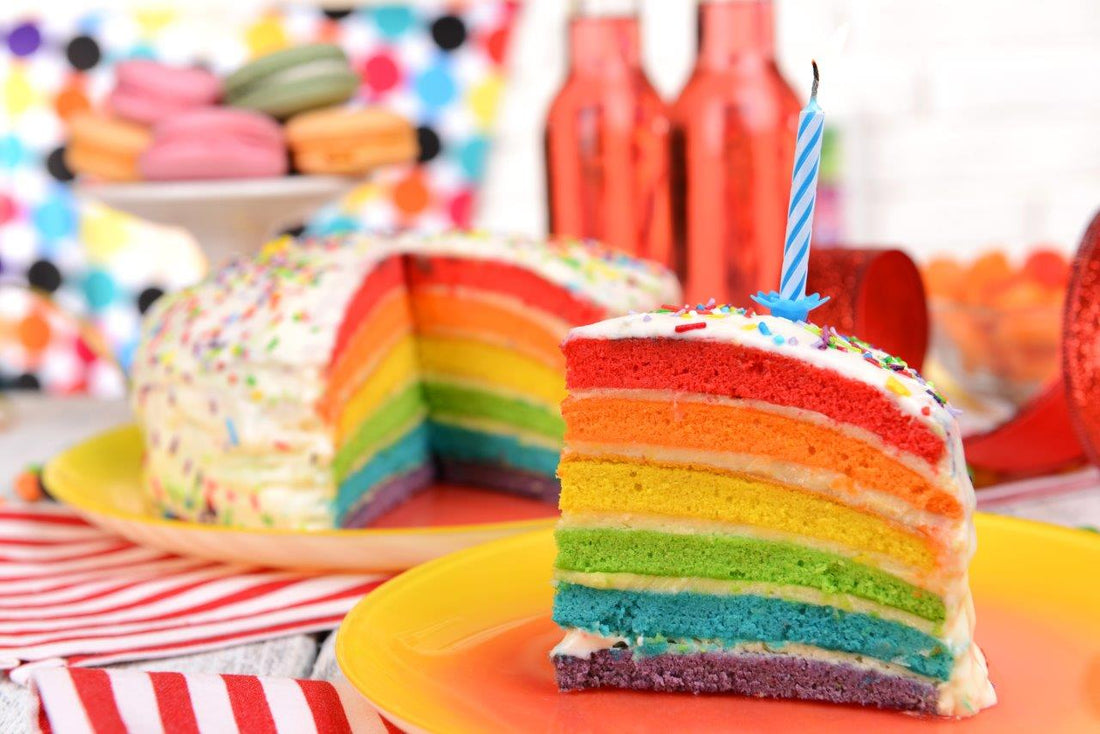 Duhový dort s mascarpone krémem (Rainbow Cake)