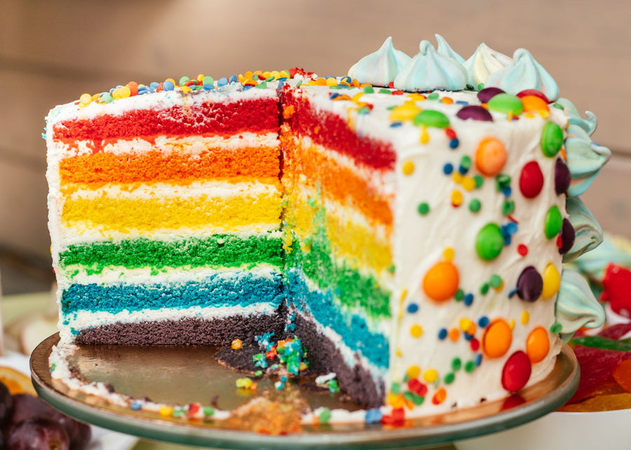 Duhový dort s mascarpone krémem (Rainbow Cake)