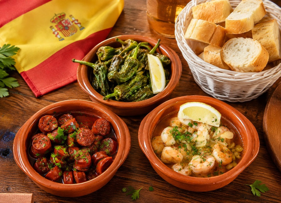 3 španělské tapas: krevety, chorizo a Padrón
