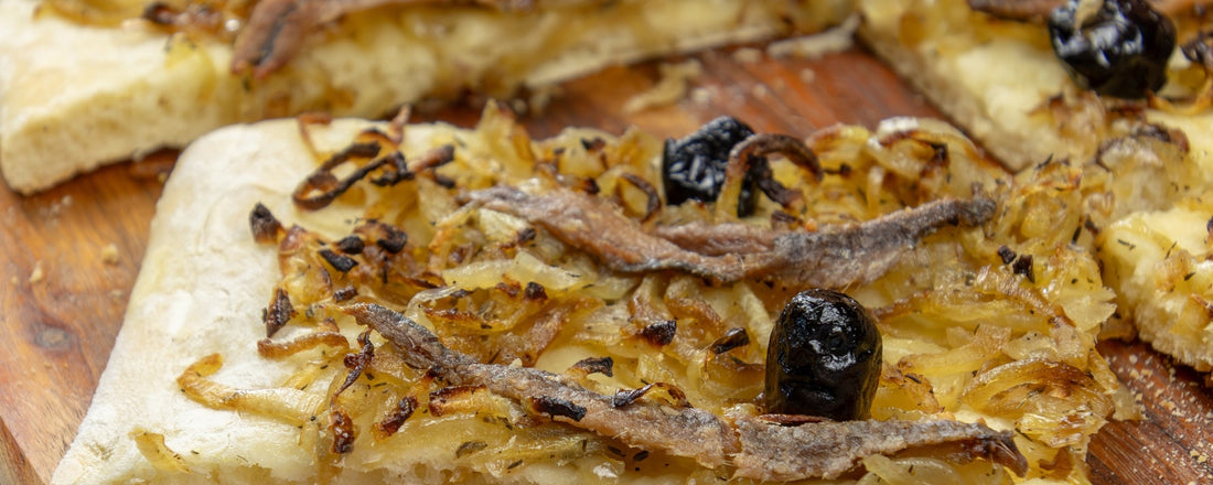 La Pissaladière: jihofrancouzská cibulová pizza s ančovičkami a olivami