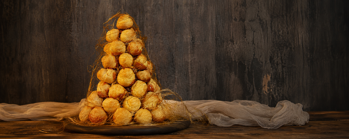 Croquembouche – francouzská věž z profiterolek s crème pâtissière