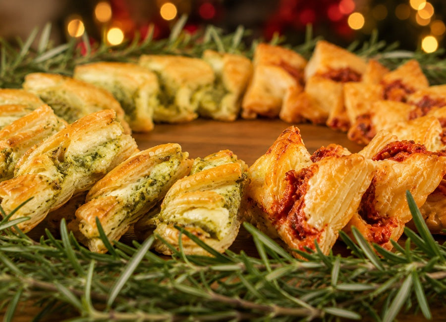 Jedlý vánoční věnec z pesto hvězd – zelené a červené pesto