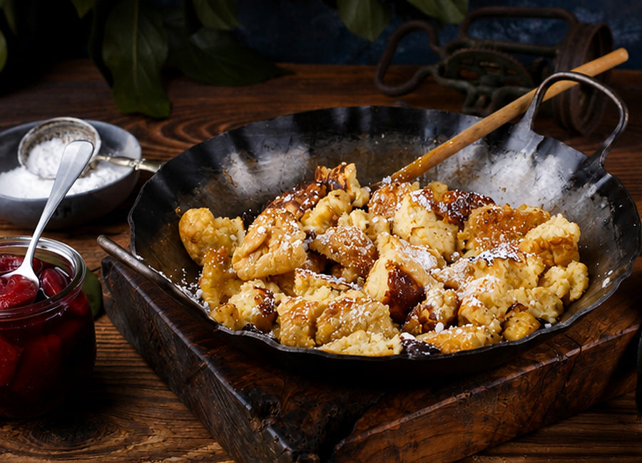 Kaiserschmarrn se švestkovým rozvarem Zwetschkenröster