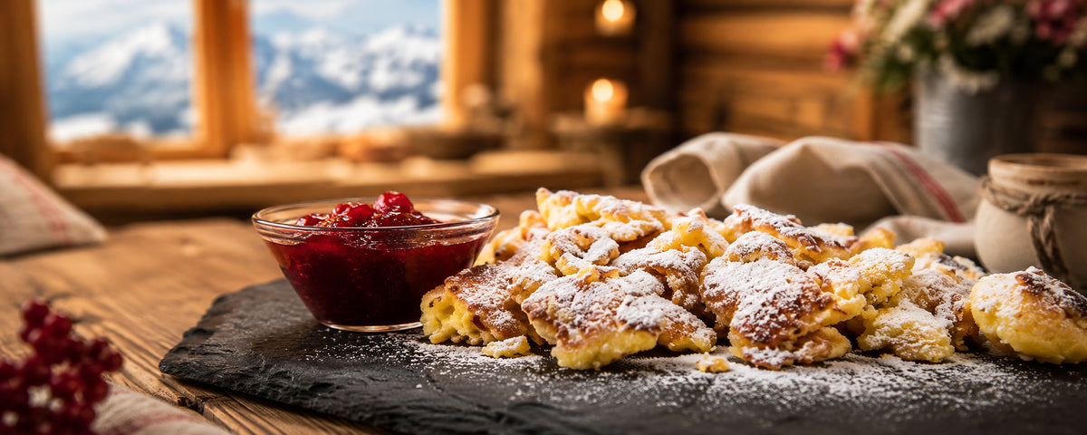 Kaiserschmarrn se švestkovým rozvarem Zwetschkenröster