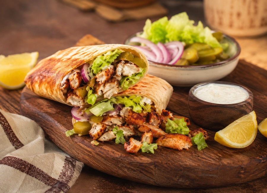 Libanonská kuřecí shawarma s domácím toumem