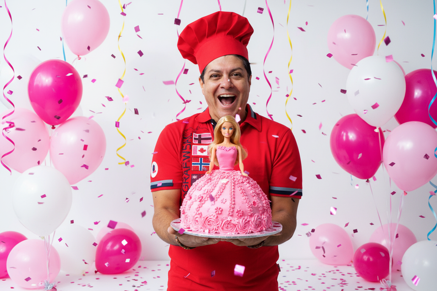 Barbie dort ve tvaru šatů s jahodovým mascarpone krémem