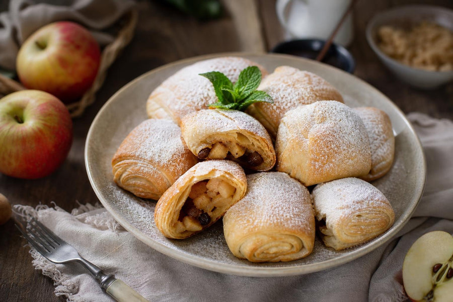 Stylová food fotografie receptu Jablečné knedlíky z listového těsta.