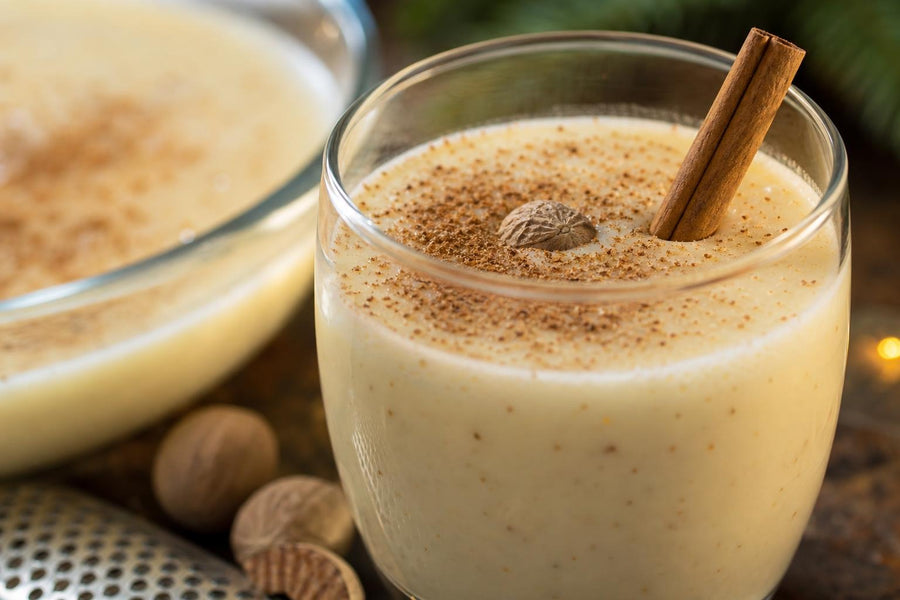 Detail textury a ozdoby receptu Vánoční eggnog.