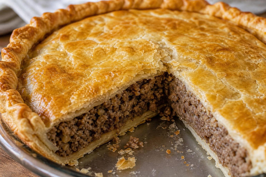 Detail hotového pokrmu Kanadský masový koláč Tourtière.
