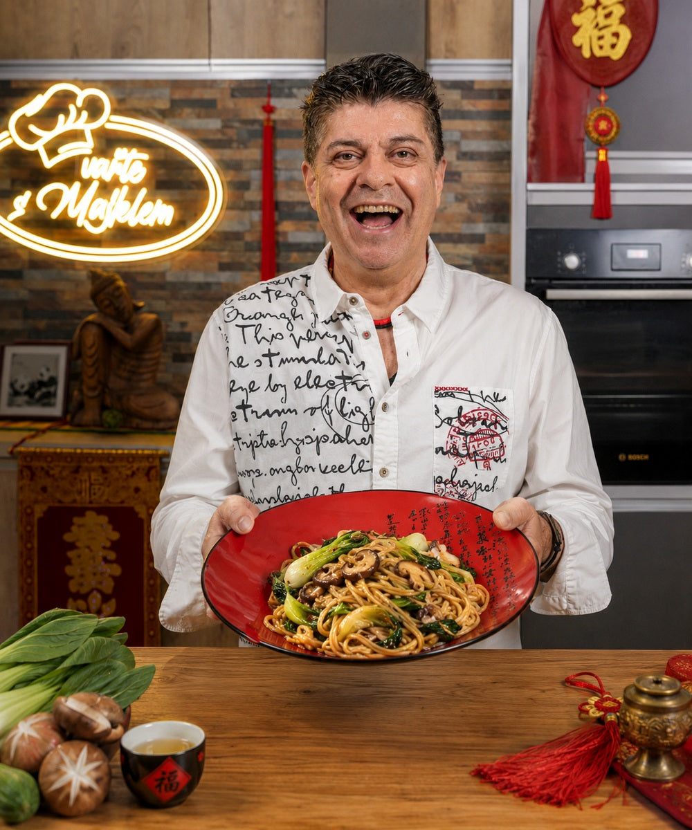 Nudle dlouhého života se shiitake a pak choi