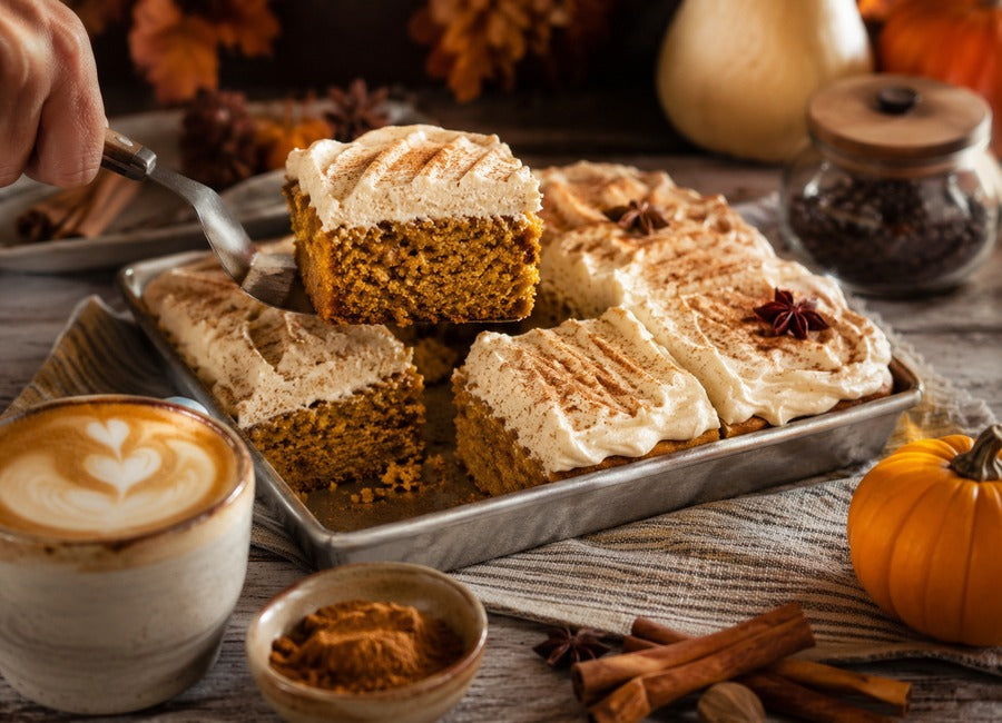 Pumpkin Spice Latte dort – vláčný dýňový dort s espresso krémem